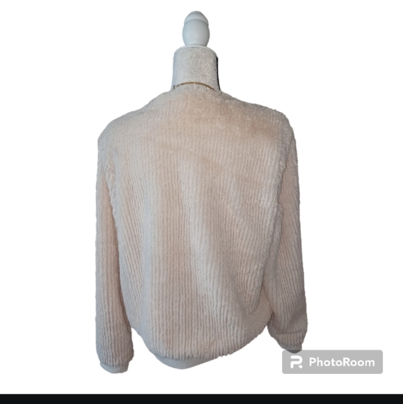 Bomber fauk fur or chenille material - Picture 4 of 4